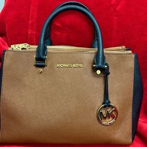 Michael Kors hand bag- Like New